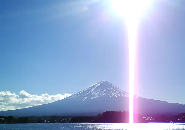 富士と光の柱 / Mount Fuji and the Pillar of Light - Yasu.S