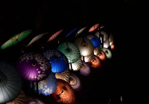 喧騒の中の静寂 -光の和傘あかり- / Silence in the Crowd - Wagasa Lanterns - HT　PHOTO