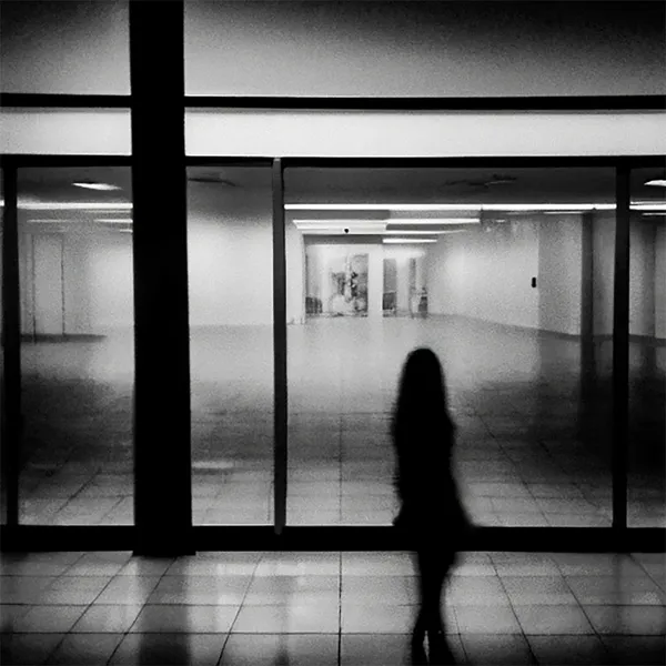 ガラスの向こうの静寂の廊下 | The Quiet Hallway Beyond the Glass | MIE #042 - Mystique In Enigma