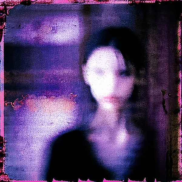 紫煙に溶ける視線 | A gaze lost in the purple haze | MIE #267 - Mystique In Enigma