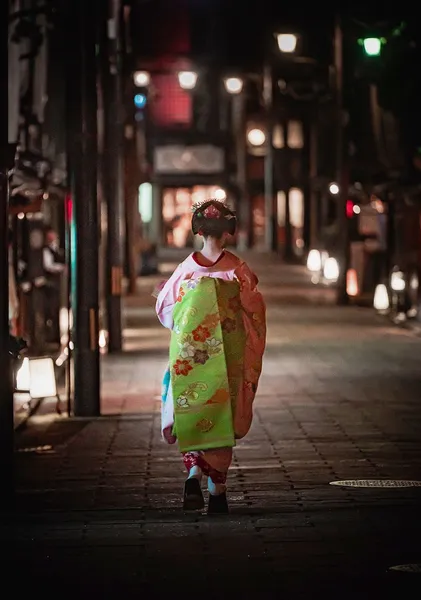 Kyoto Street at Night, City Lights – Maiko in Bright Kimono Photography Print - ヨシダトクジ