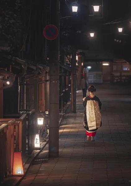 Gion Lantern Street at Night, Kyoto – Maiko Walking Photography Print - ヨシダトクジ