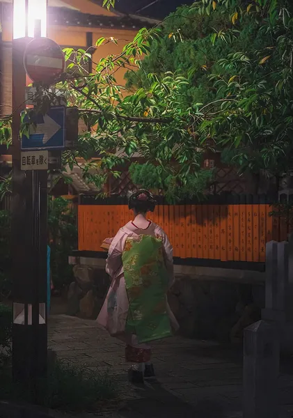 Gion Night Corner, Green Branches – Maiko Photography Print - ヨシダトクジ