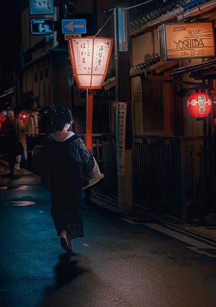 Gion Side Street Paper Lantern, Kyoto – Maiko Night Photography Print - ヨシダトクジ