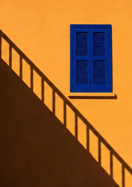 Blue Shutter - sara fraysse