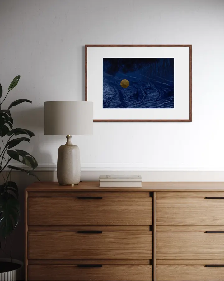 floating on the water surface 水面に浮かぶ