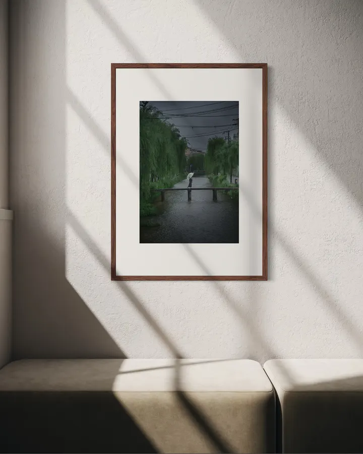 Shirakawa Canal Bridge, Gion Kyoto – Maiko Rainy Day Photography Print