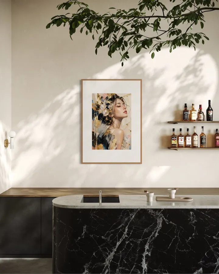 金箔と花に包まれた静寂の肖像