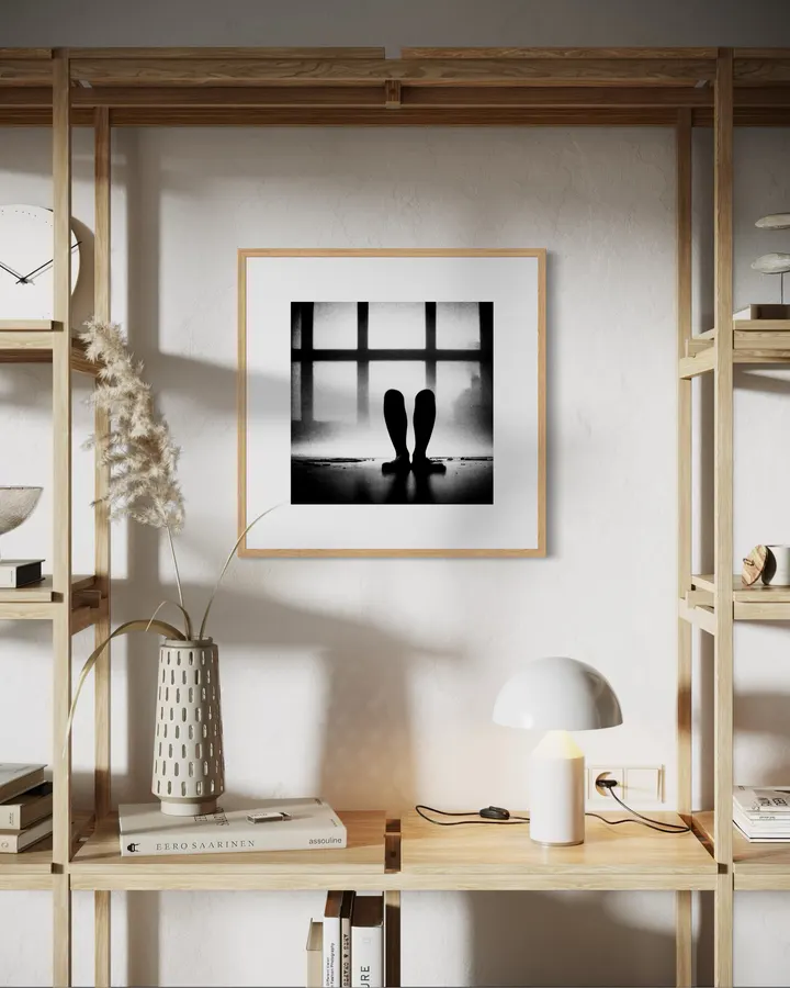 窓辺で待つ足 | Waiting Feet by the Window | MIE #031