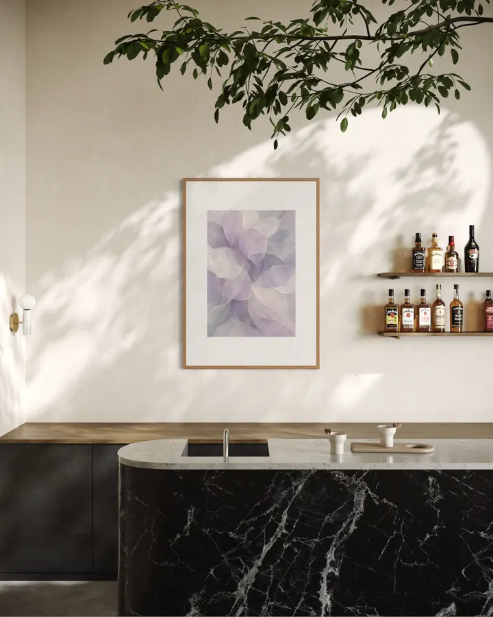 ミルキーラベンダーが揺れる窓辺